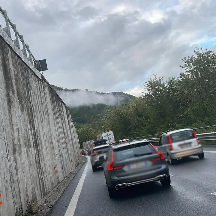 Code sulla A2 Mediterraneo tra gli svincoli di Altilia-Grimaldi e Rogliano