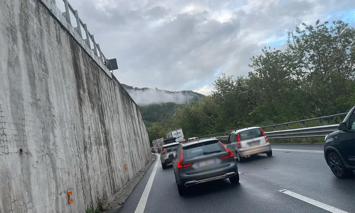Code sulla A2 Mediterraneo tra gli svincoli di Altilia-Grimaldi e Rogliano