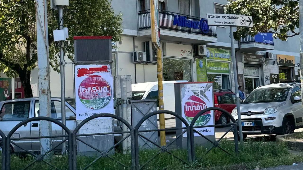 Manifesti selvaggi a Rende, la replica dei Riformisti: «La coalizione Bilotti-Manna priva di argomentazioni politiche»