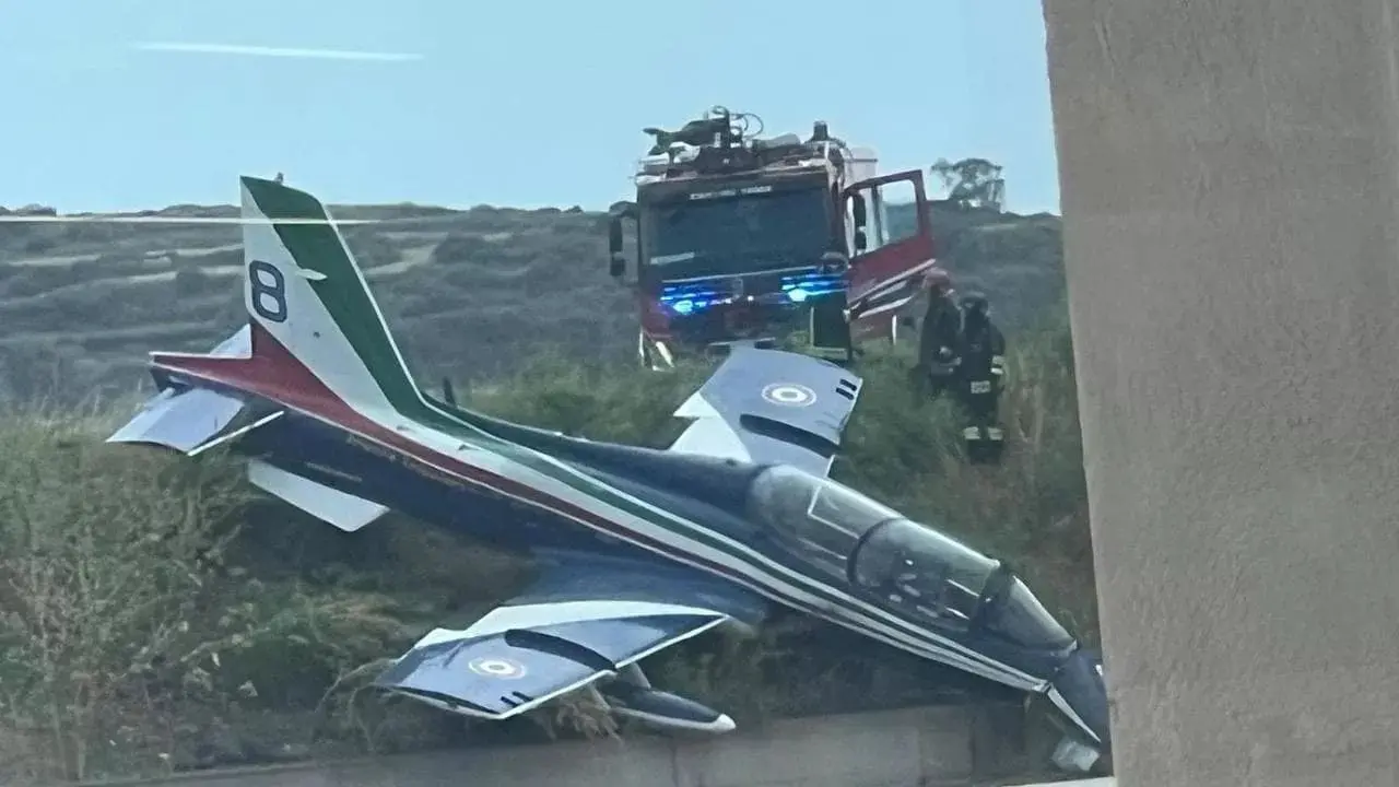 Incidente alle Frecce tricolori all'aeroporto di Pantelleria, un pilota ferito