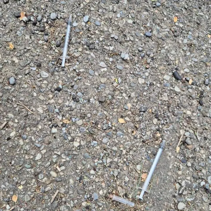 Cosenza, allarme social per la presenza di siringhe in via Cosmai