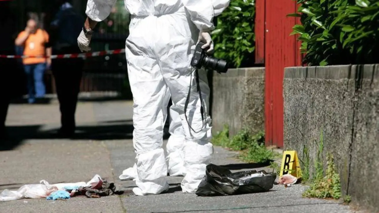 Pavia, ucciso a coltellate nel cortile di casa: arrestato 25enne