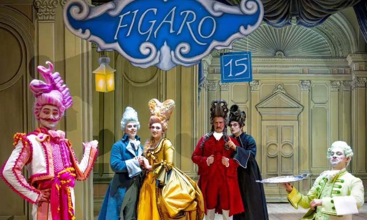 Cosenza, dodicimila studenti al Rendano per \"Il barbiere di Siviglia\"