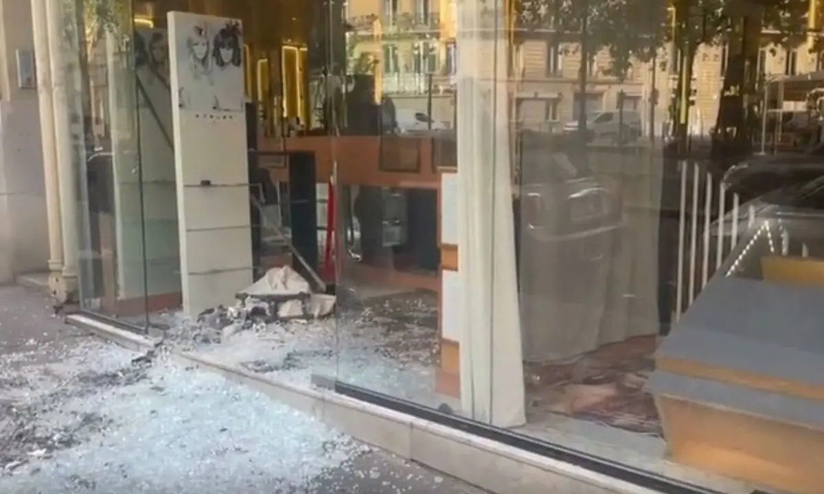 Guerriglia urbana e tre feriti a Parigi dopo la partita di Champions
