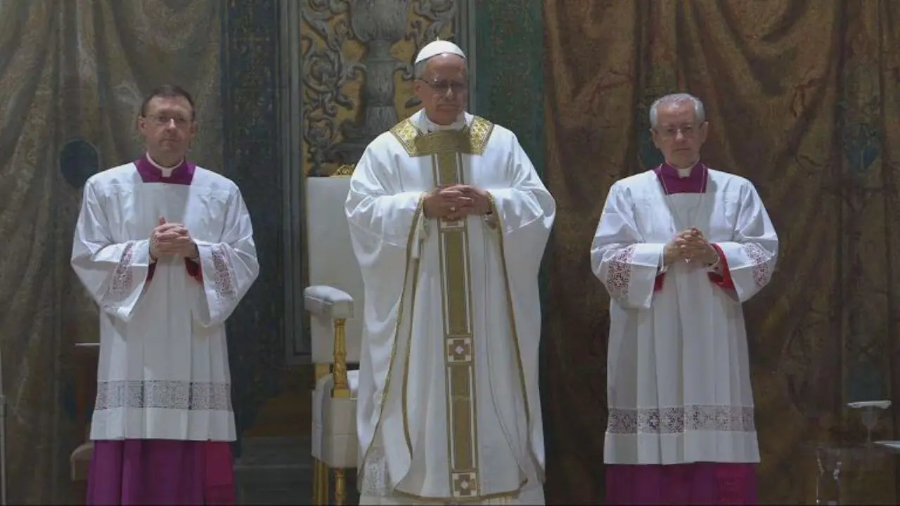 Papa Leone XIV, prima omelia: «Chi crede viene deriso, alla fede si preferiscono denaro e successo»