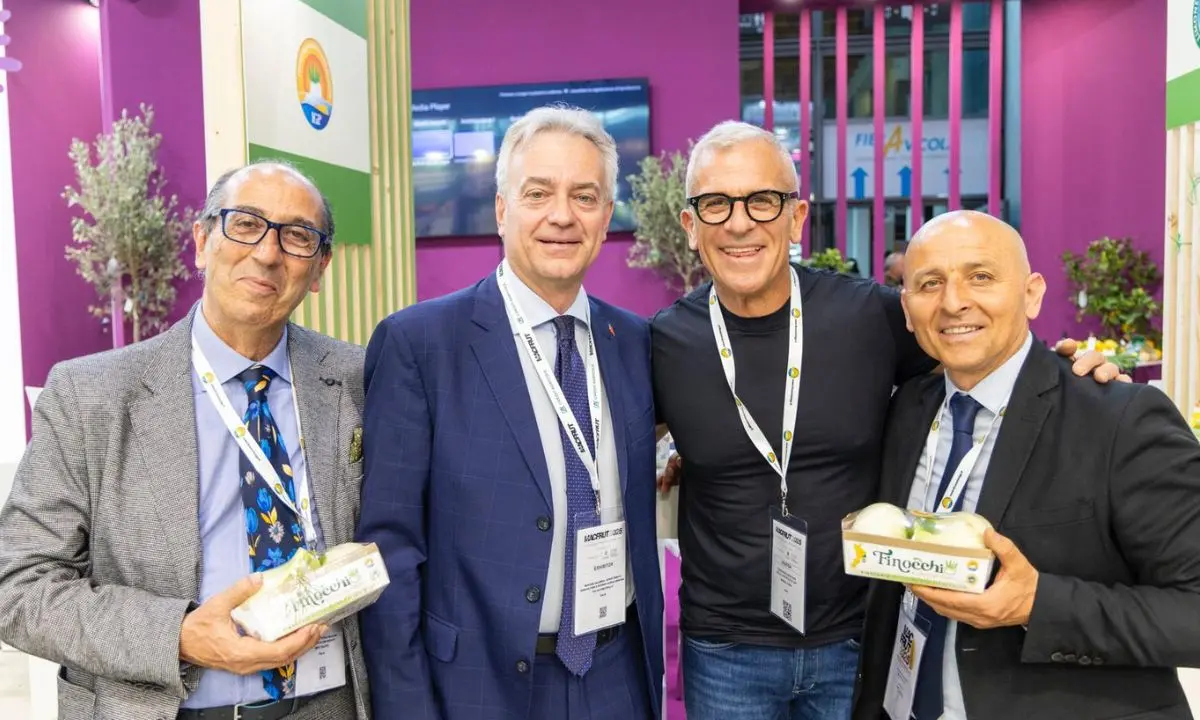 Il Finocchio IGP di Isola Capo Rizzuto trionfa al Macfrut 2025 con Manuela Arcuri e Max Mariola