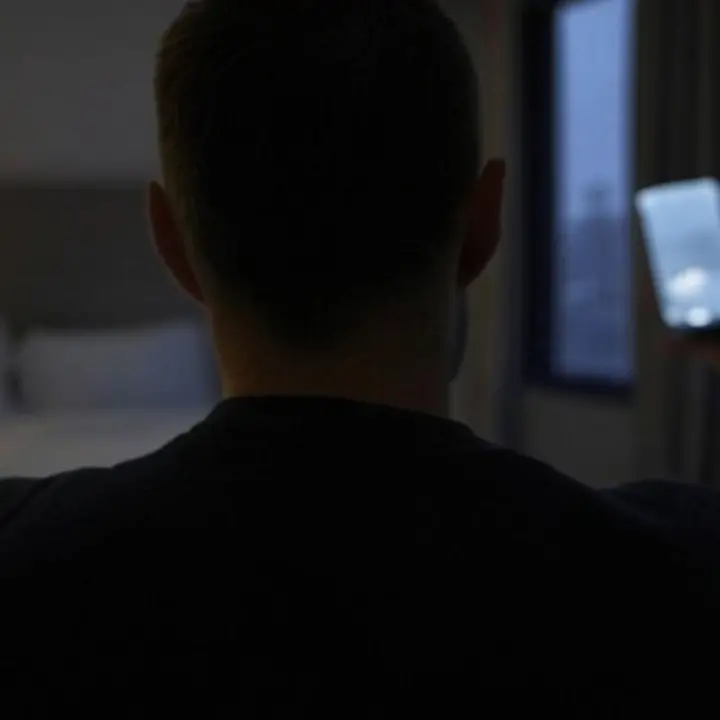 Se il tradimento resta fra le mura di casa: lei, lui e…\u00A0La suocera