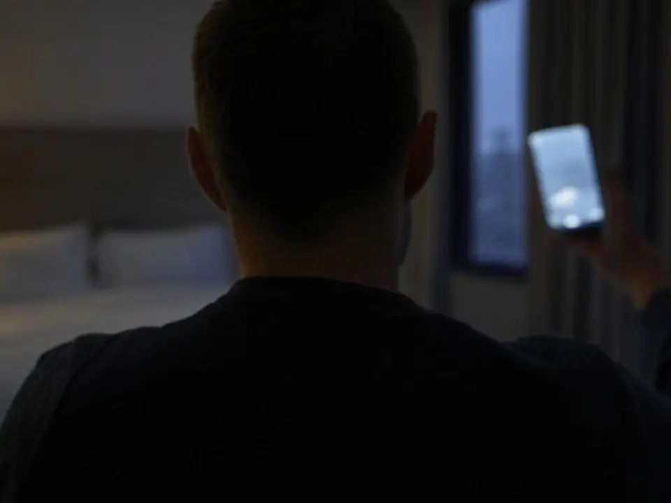 Se il tradimento resta fra le mura di casa: lei, lui e… La suocera