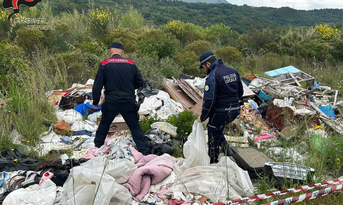 Orsomarso, abbandona rifiuti e si dà alla fuga. Individuato e bloccato dai militari