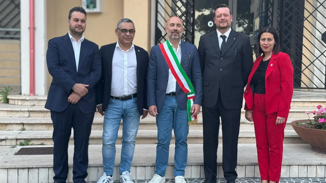 Diamante, installato un defibrillatore all'ingresso del Comune