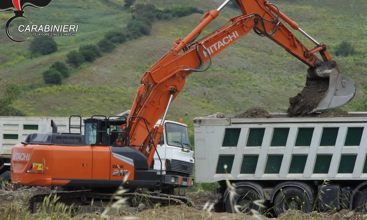 Rubano materiale inerte dall’alveo del fiume Nicà: tre arresti