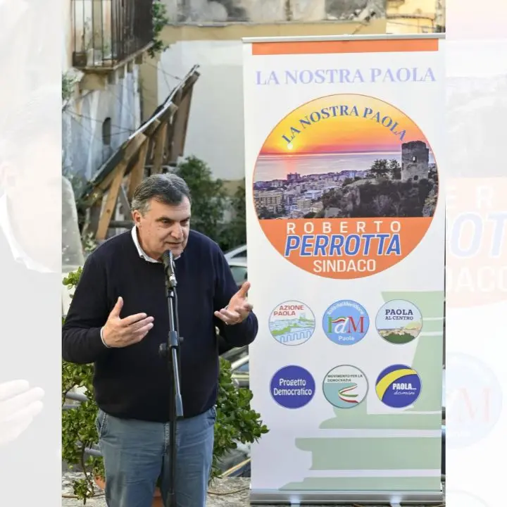 Elezioni a Paola, la Lega sostiene Roberto Perrotta ma nel roll up ufficiale il simbolo non c'è