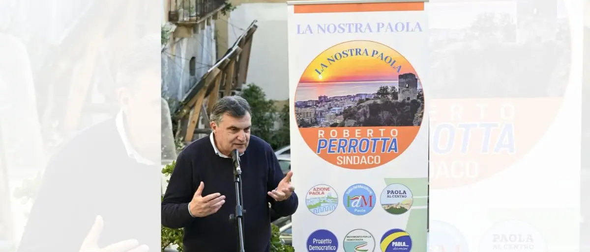 Elezioni a Paola, la Lega sostiene Roberto Perrotta ma nel roll up ufficiale il simbolo non c'è