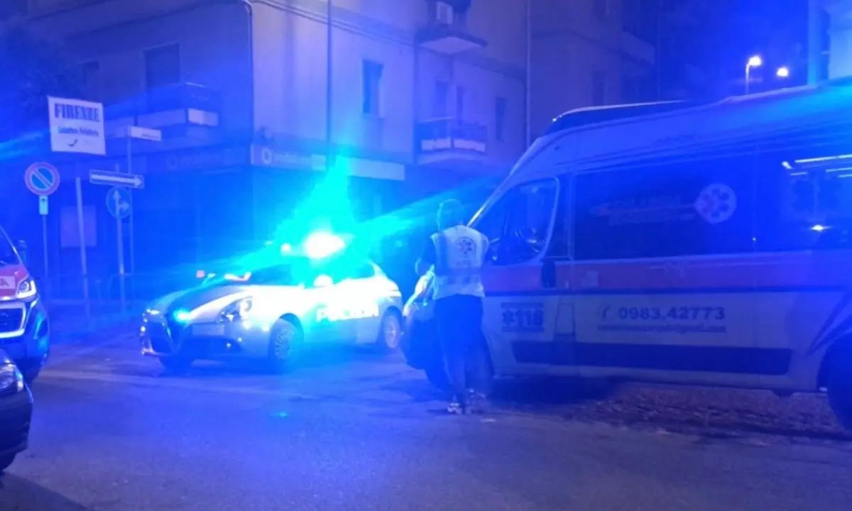 Corigliano Rossano, uomo travolto da un'auto in retromarcia: il conducente fugge senza soccorrerlo