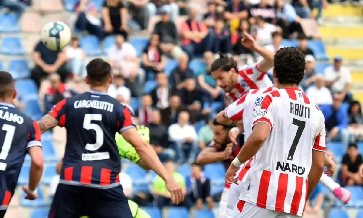 Crotone battuto dal Vicenza allo Scida: 1-2 nell’andata dei playoff di Serie C