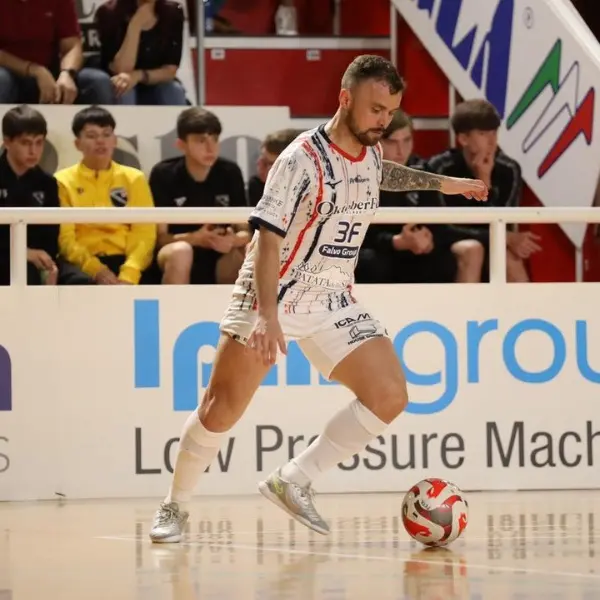 Pirossigeno Cosenza, i Lupi del calcio a 5 vincono 5-3 in casa del Petrarca: ora testa ai play out