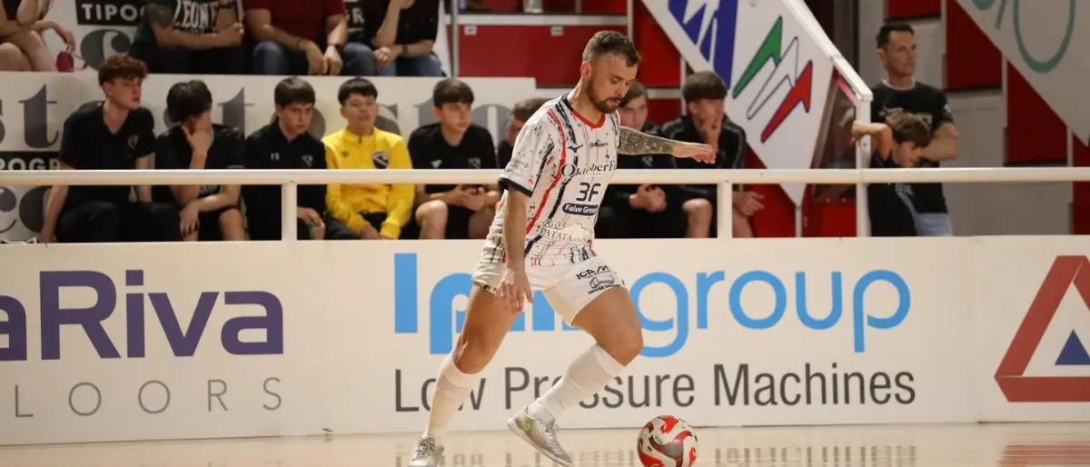 Pirossigeno Cosenza, i Lupi del calcio a 5 vincono 5-3 in casa del Petrarca: ora testa ai play out