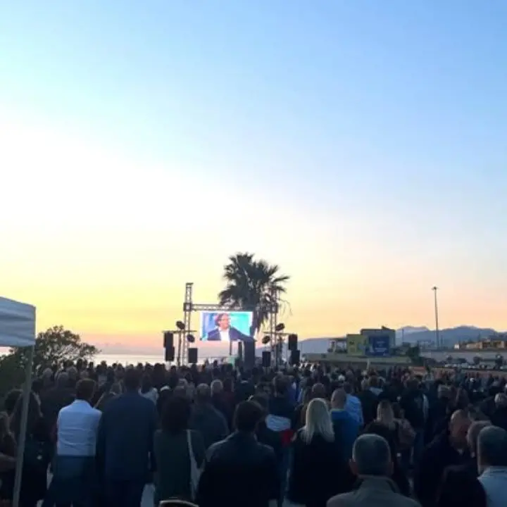 Elezioni Paola, comizio di Giovanni Politano sul lungomare