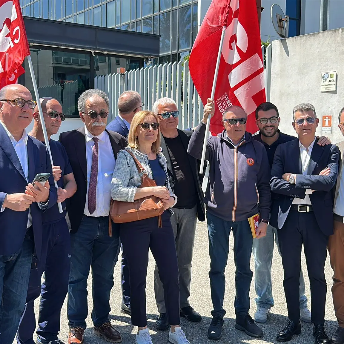Referendum, il Pd e la Cgil in presidio fuori dalla sede Rai contro \"TeleMeloni\"