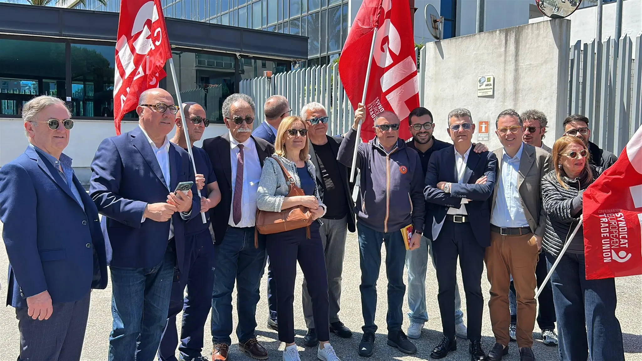 Referendum, il Pd e la Cgil in presidio fuori dalla sede Rai contro \"TeleMeloni\"