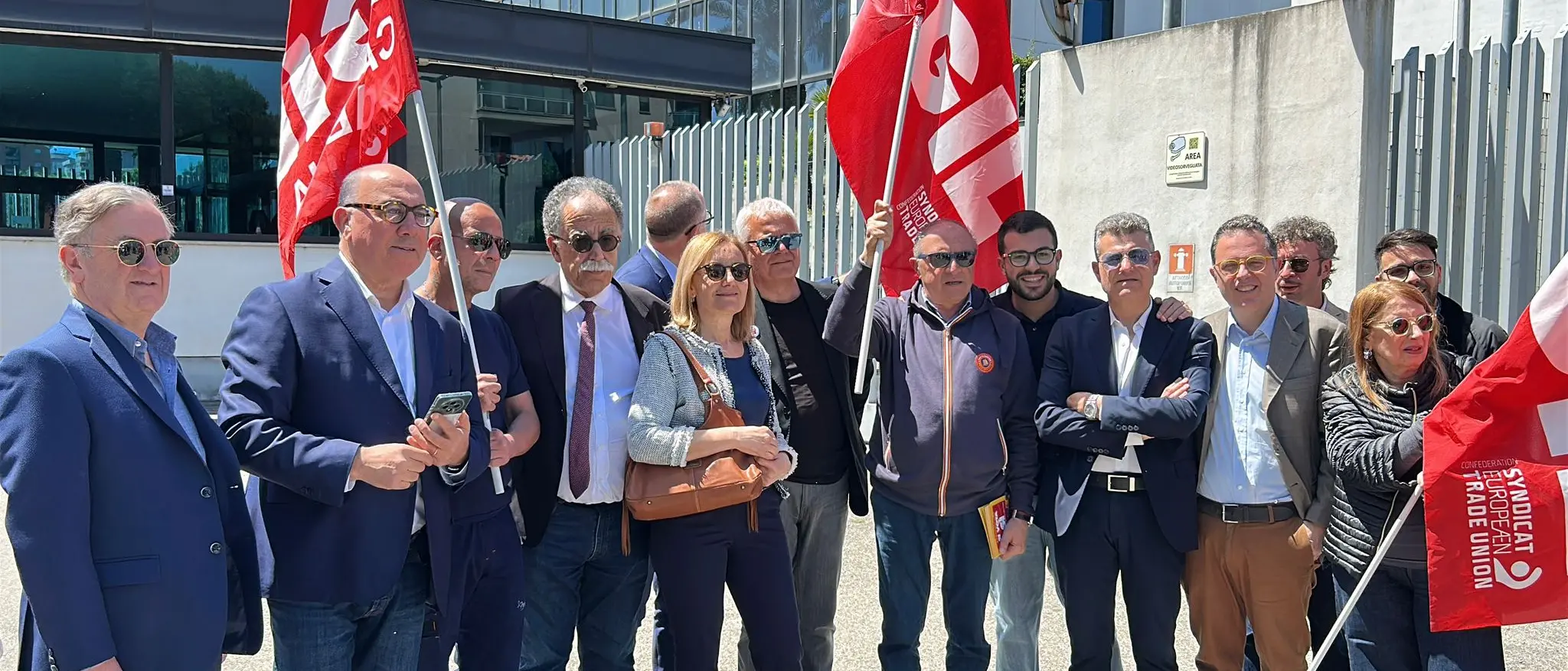 Referendum, il Pd e la Cgil in presidio fuori dalla sede Rai contro \"TeleMeloni\"