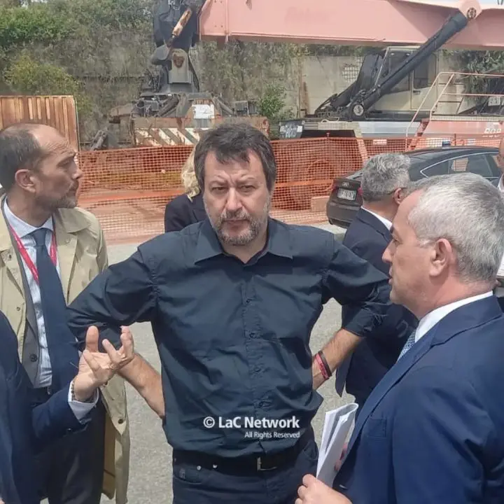 Matteo Salvini a Lamezia Terme: «Tra qualche settimana partiranno i lavori per il Ponte sullo Stretto»
