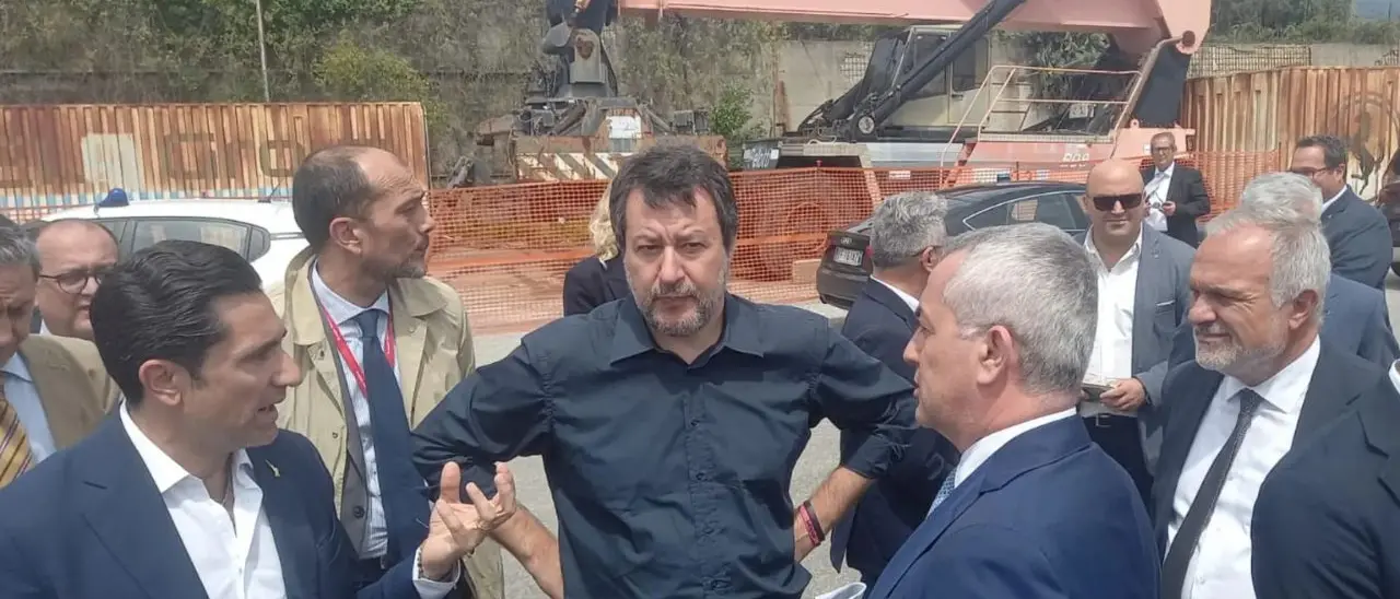 Matteo Salvini a Lamezia Terme: «Tra qualche settimana partiranno i lavori per il Ponte sullo Stretto»