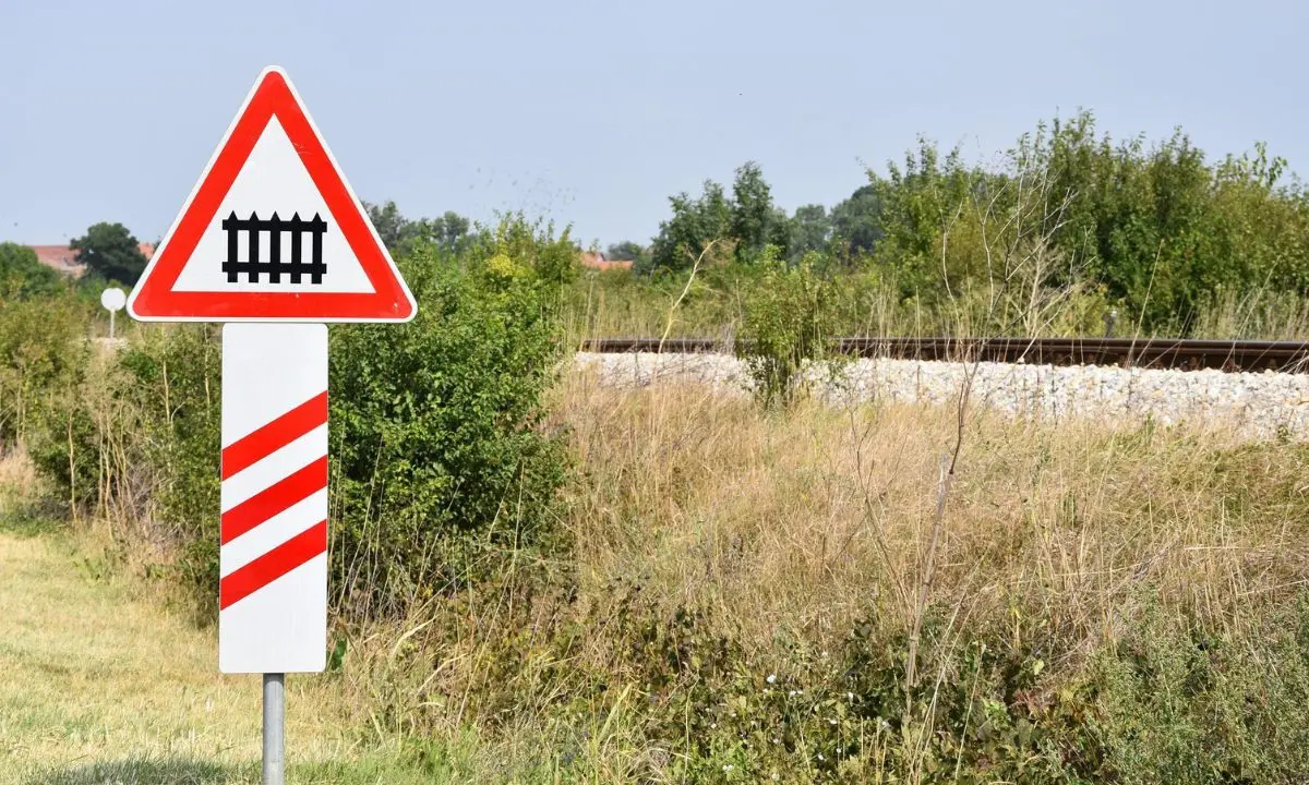 Chiusura dei passaggi a livello a Piano Lago, “Città Futura” chiede confronto con Regione e Ferrovie