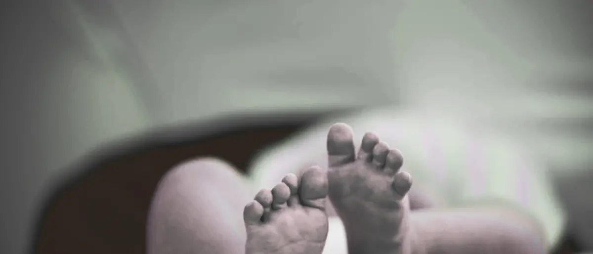 Crotone, l’incubo degli anni ’70: neonati dati per morti e venduti. La testimonianza di una mamma: «Me lo hanno rubato dalle braccia»