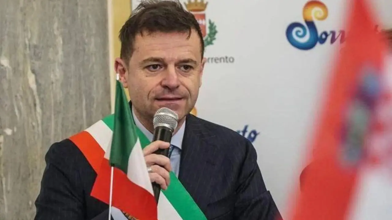 Sorrento, arrestato il sindaco: accusato di intascare mazzette