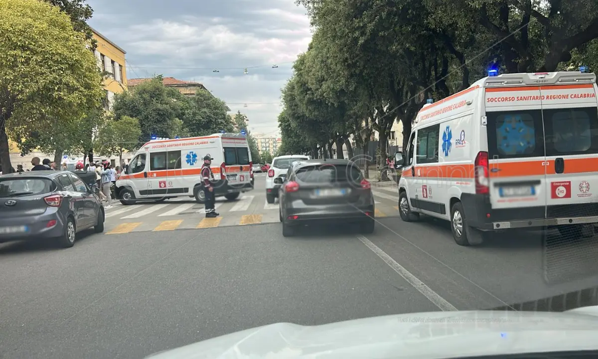 Cosenza, spray al peperoncino in una scuola media: intossicati diversi studenti