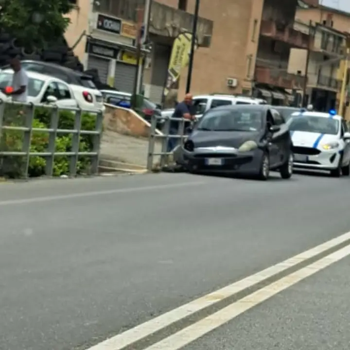 Cetraro, alla guida ubriaco sulla statale 18 provoca incidente: auto sequestrata