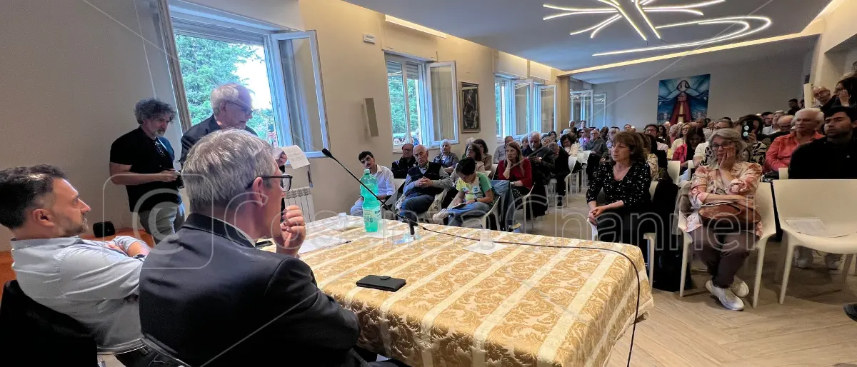 Maurizio Landini a Cosenza nella parrocchia di S. Aniello per parlare dei temi del referendum