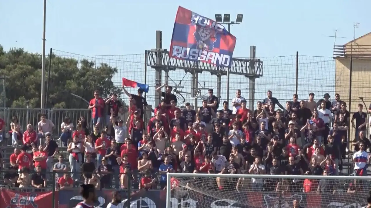 Rossanese, tutto in una partita: il ritorno playoff infuoca lo “Stefano Rizzo”