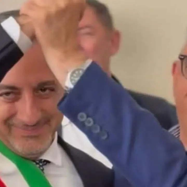 Cassano all'Ionio, passaggio di consegne (con sorriso) tra Gianni Papasso e Giampaolo Iacobini