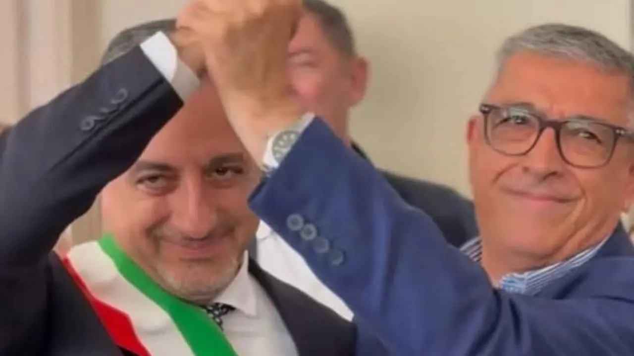 Cassano all'Ionio, passaggio di consegne (con sorriso) tra Gianni Papasso e Giampaolo Iacobini