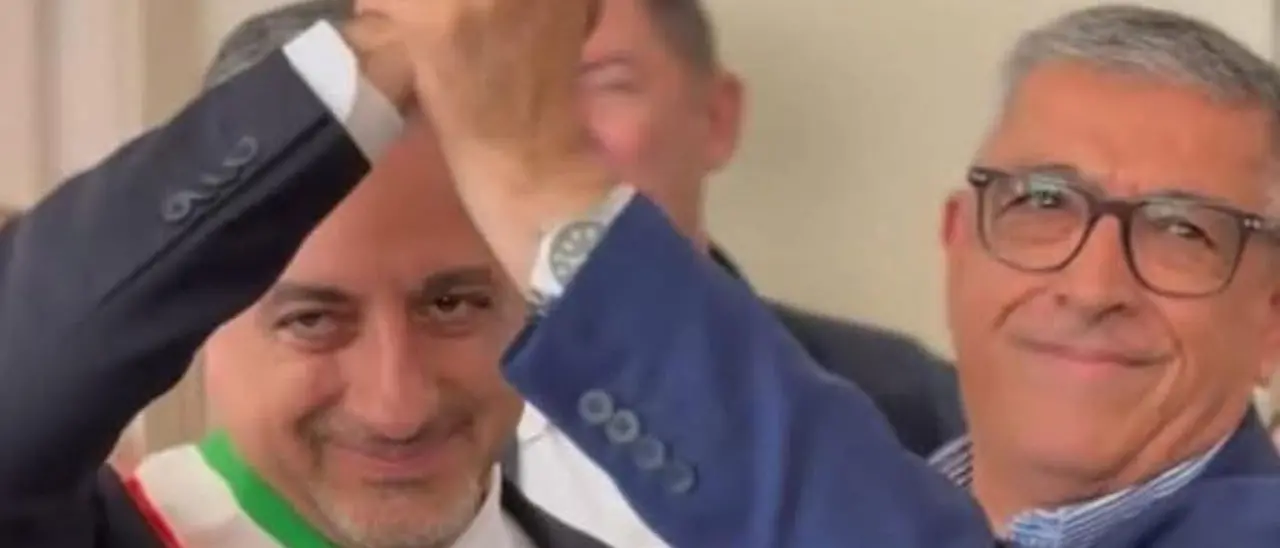 Cassano all'Ionio, passaggio di consegne (con sorriso) tra Gianni Papasso e Giampaolo Iacobini
