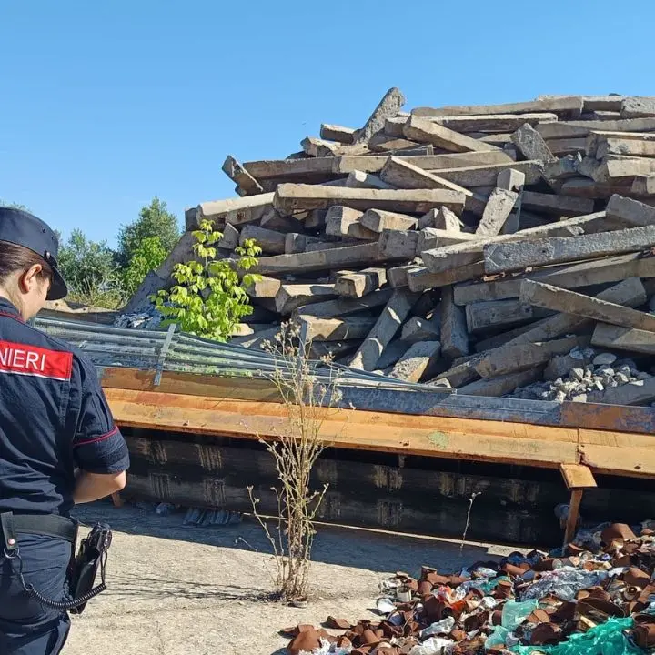 Calopezzati, sequestrato ex impianto rifiuti: 9000 metri cubi accatastati e mezzi abbandonati vicino al fiume Trionto