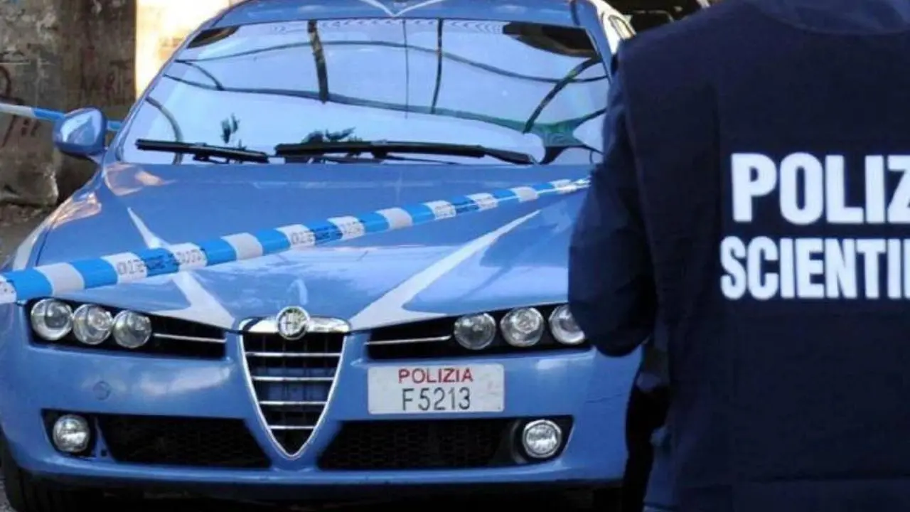 Bologna, due uomini uccisi a coltellate in casa: ricercato il coinquilino