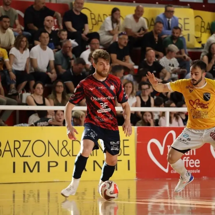 Pirossigeno Cosenza, i Lupi del calcio a 5 perdono l'andata del play out: Petrarca vince 3-1