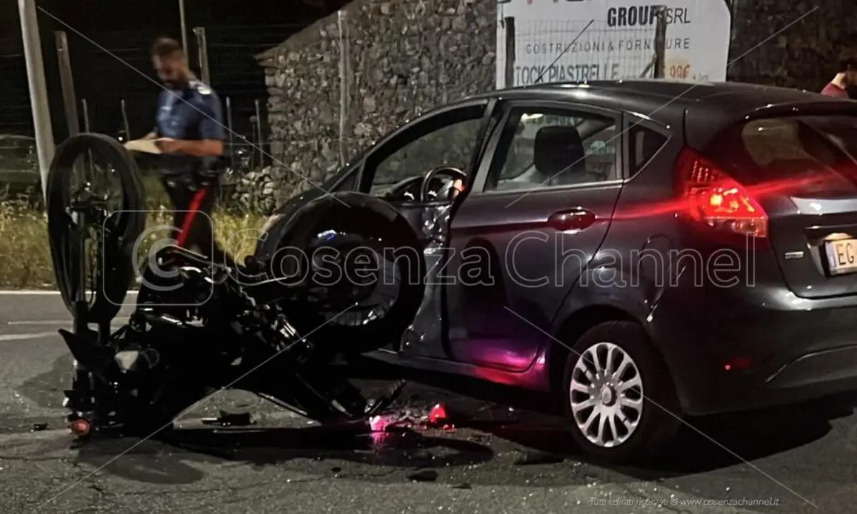 Cetraro, incidente tra un auto ed una moto: ferito il motociclista