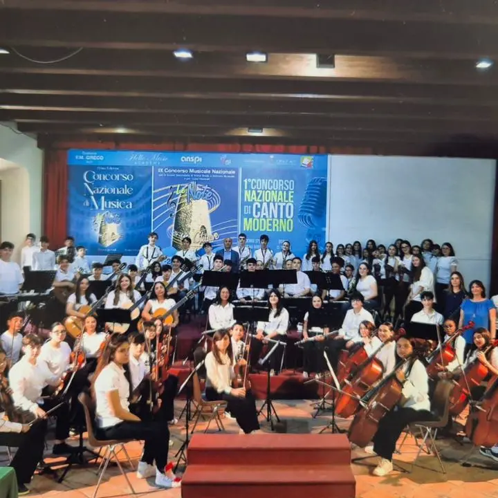 Zumbini, l’orchestra della scuola media trionfa nei concorsi musicali: pioggia di premi per giovani talenti cosentini