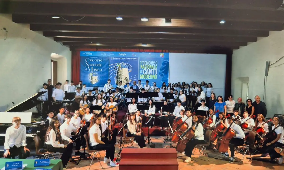 Zumbini, l’orchestra della scuola media trionfa nei concorsi musicali: pioggia di premi per giovani talenti cosentini