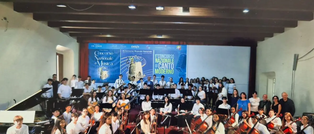 Zumbini, l’orchestra della scuola media trionfa nei concorsi musicali: pioggia di premi per giovani talenti cosentini