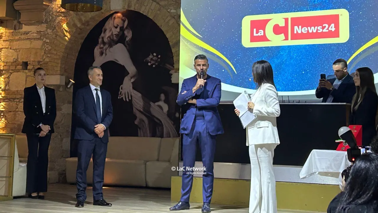 Barzagli premiato a Cosenza per il 3RLegends Award: «Orgoglioso di contribuire a una causa solidale»