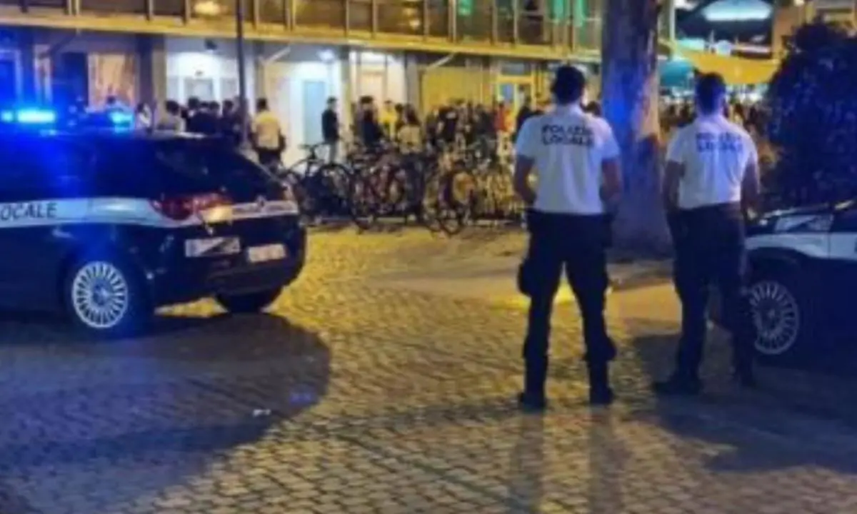 Controlli notturni e multe per oltre 1.500 euro: stretta sulla movida a Rende da parte della Polizia Locale