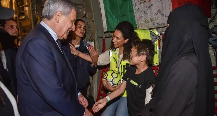 Il piccolo Adam è in Italia, atterrato a Milano volo con pazienti evacuati da Gaza