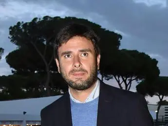 Slitta il rientro in Italia di Di Battista, doveva tornare oggi da Cuba. Schierarsi:\u00A0«Chiediamo massima prudenza»\n