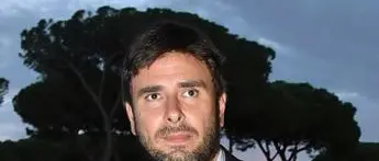 Slitta il rientro in Italia di Di Battista, doveva tornare oggi da Cuba. Schierarsi:\u00A0«Chiediamo massima prudenza»\n