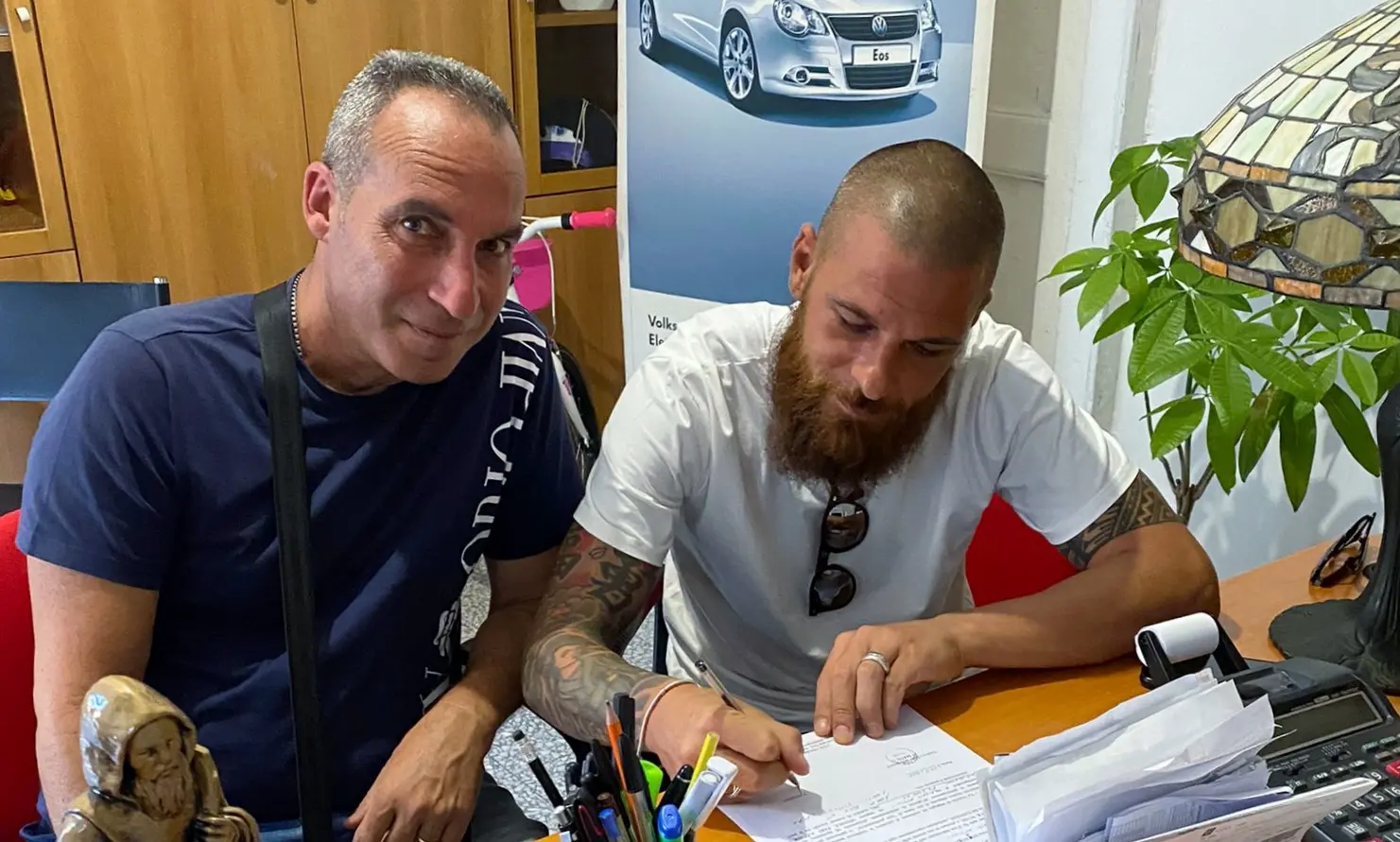 Paolana avanti tutta. Ufficiali bomber Angotti ed il difensore Filippo